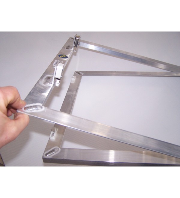 Botola d'ispezione per cartongesso in alluminio con sistema di apertura push pull 30x30 Chiusure2